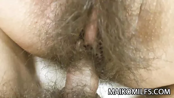 女孩谁要性底部的脚燃烧